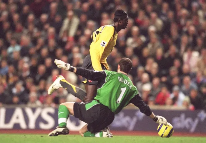 Framed Print : Emmanuel Adebayor (Arsenal) Jerzy Dudek (Liverpool). Liverpool 1: 0 Arsenal