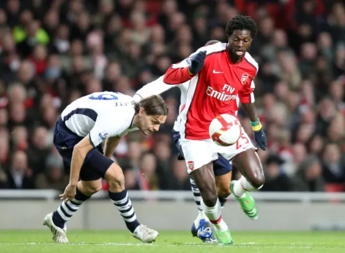 Framed Print : Emmanuel Adebayor (Arsenal) Jonathan Woodgate (Tottenham)