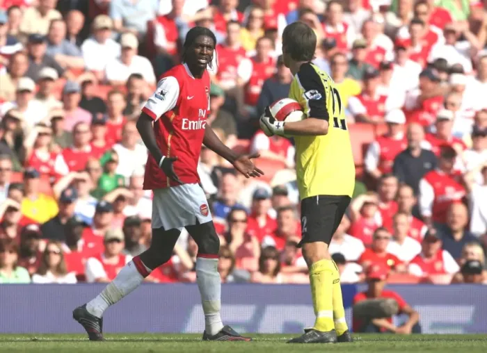 Framed Print : Emmanuel Adebayor (Arsenal) Jussi Jskelainen (Bolton)