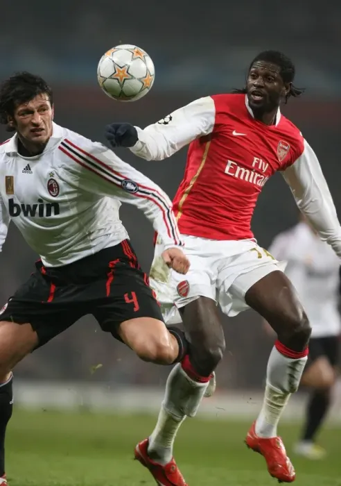 Framed Print : Emmanuel Adebayor (Arsenal) Kakha Kaladze (AC Milan)