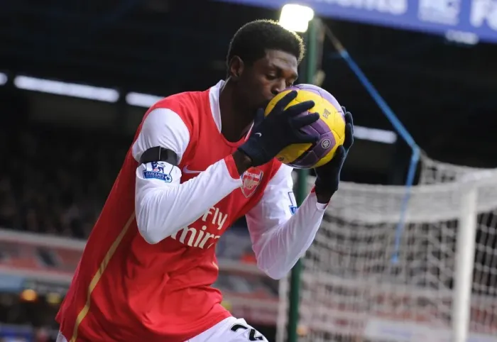 Framed Print : Emmanuel Adebayor (Arsenal) kisses the matchball Framed Print : Emmanuel Adebayor (Arsenal) kisses the matchball