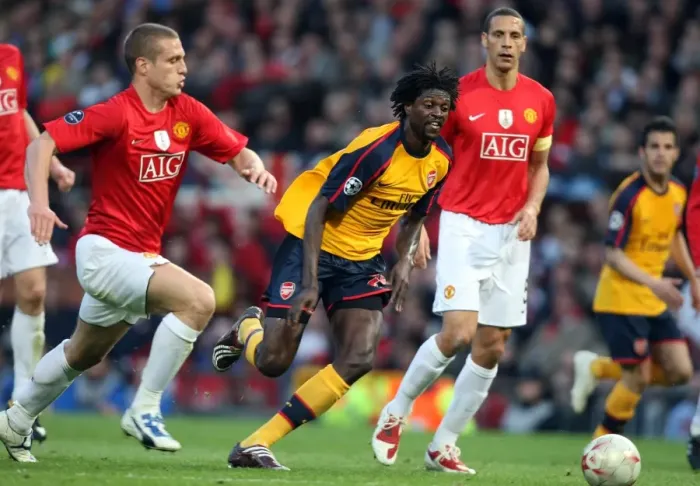 Framed Print : Emmanuel Adebayor (Arsenal) Nemanja Vidic and Rio Ferdinand (Man Utd) Framed Print : Emmanuel Adebayor (Arsenal) Nemanja Vidic and Rio Ferdinand (Man Utd)