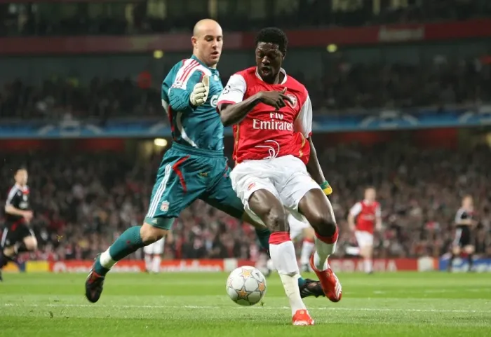 Framed Print : Emmanuel Adebayor (Arsenal) Pepe Reina (Liverpool) Framed Print : Emmanuel Adebayor (Arsenal) Pepe Reina (Liverpool)