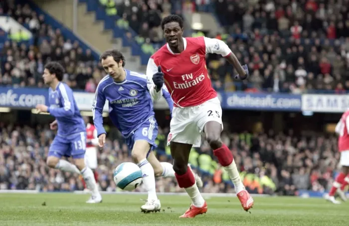 Framed Print : Emmanuel Adebayor (Arsenal) Ricardo Carvalho (Chelsea)