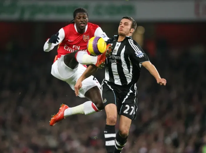 Framed Print : Emmanuel Adebayor (Arsenal) Steven Taylor (Newcastle United)