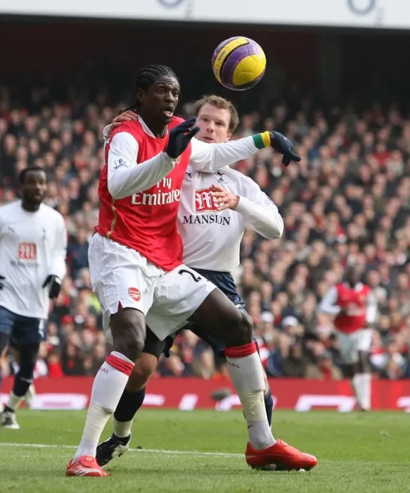 Framed Print : Emmanuel Adebayor (Arsenal) Temu Tainio (Tottenham)