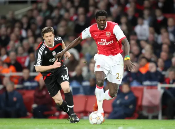 Framed Print : Emmanuel Adebayor (Arsenal) Xabi Alonso (Liverpool)