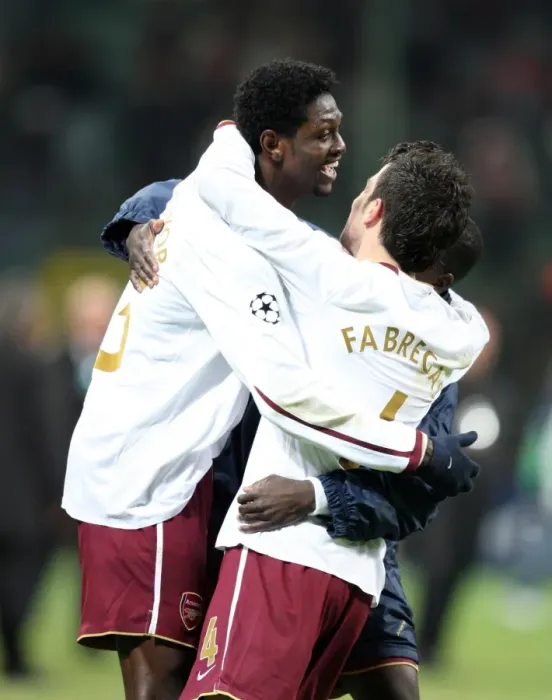 Framed Print : Emmanuel Adebayor celebrates at the final whistle with Cesc Fabregas (Arsenal)