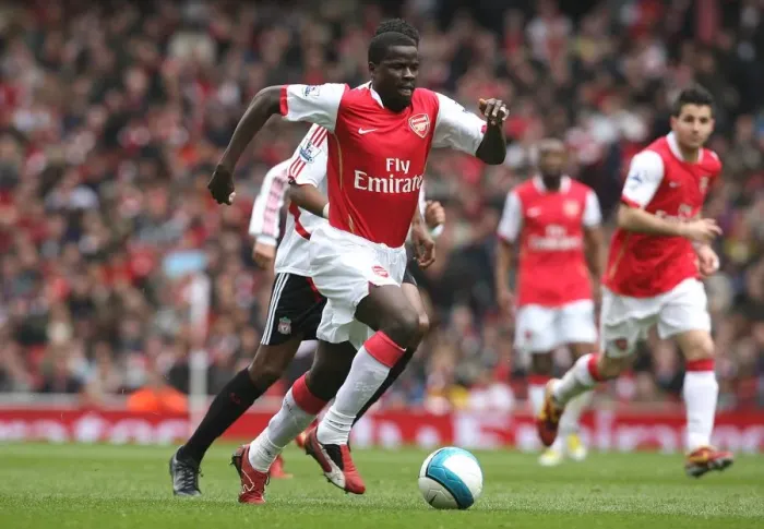 Framed Print : Emmanuel Eboue in Action: Arsenal vs Liverpool, Barclays Premier League, 2008