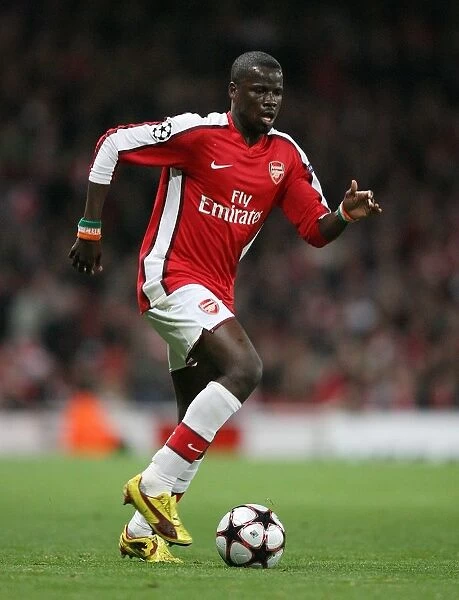 Emmanuel Eboue in Action: Arsenal's 4:1 Victory over AZ Alkmaar in the UEFA Champions League, Group H at Emirates Stadium (November 4, 2009)