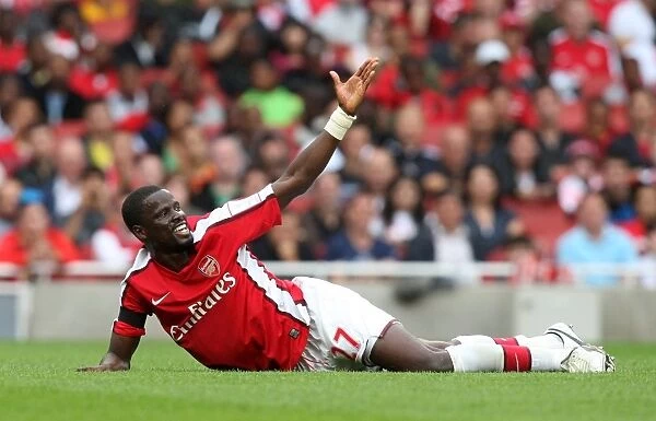 Emmanuel Eboue in Action: Arsenal's Win Against Atletico Madrid, Emirates Cup 2009 (2:1)