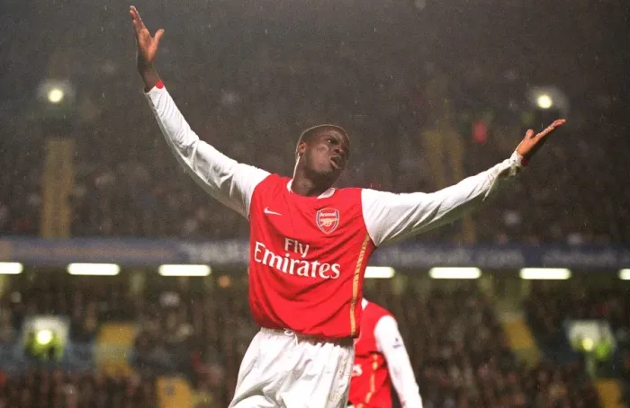 Framed Print : Emmanuel Eboue in Action: Chelsea vs. Arsenal, FA Premiership, Stamford Bridge (10 / 12 / 06) Framed Print : Emmanuel Eboue in Action: Chelsea vs. Arsenal, FA Premiership, Stamford Bridge (10 / 12 / 06)