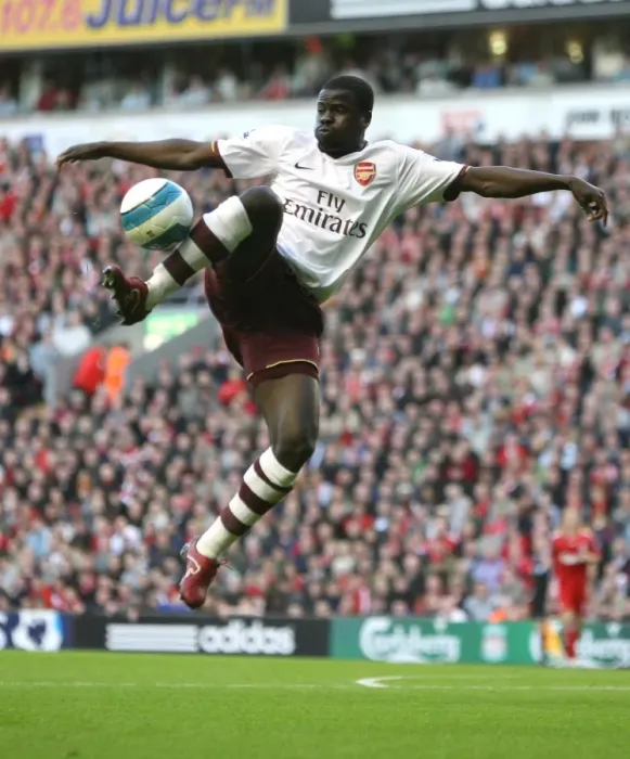 Framed Print : Emmanuel Eboue in Action: Liverpool 1-1 Arsenal, Barclays Premier League, Anfield, 2007