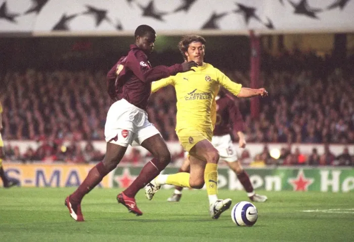 Framed Print : Emmanuel Eboue (Arsenal) Alessio Tacchinardi (Villareal). Arsenal 1: 0 Villareal Framed Print : Emmanuel Eboue (Arsenal) Alessio Tacchinardi (Villareal). Arsenal 1: 0 Villareal