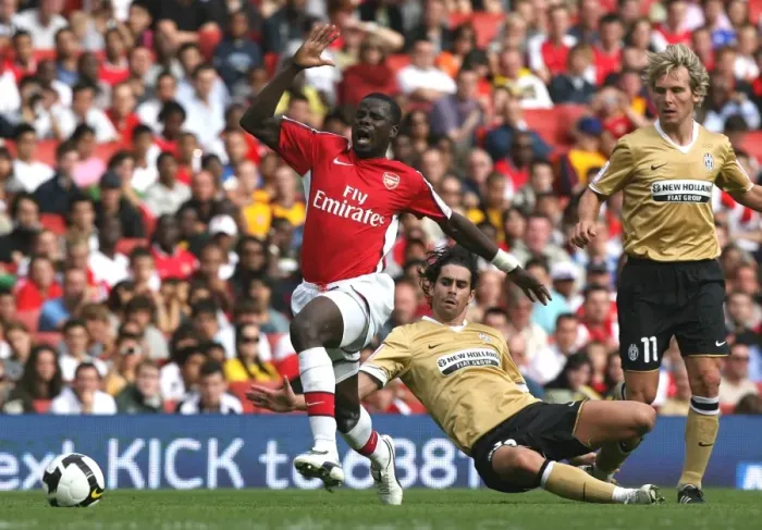 Framed Print : Emmanuel Eboue (Arsenal) Cardoso Tiago and Pavel Nedved (Juventus)