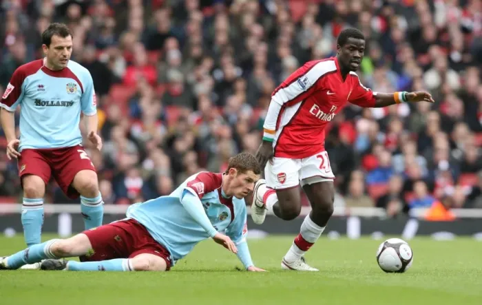 Framed Print : Emmanuel Eboue (Arsenal) Christian Kalvenes (Burnley) Framed Print : Emmanuel Eboue (Arsenal) Christian Kalvenes (Burnley)