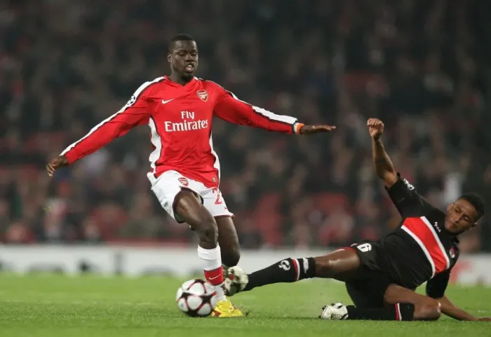 Framed Print : Emmanuel Eboue (Arsenal) David Mendes da Silva (AZ) Framed Print : Emmanuel Eboue (Arsenal) David Mendes da Silva (AZ)