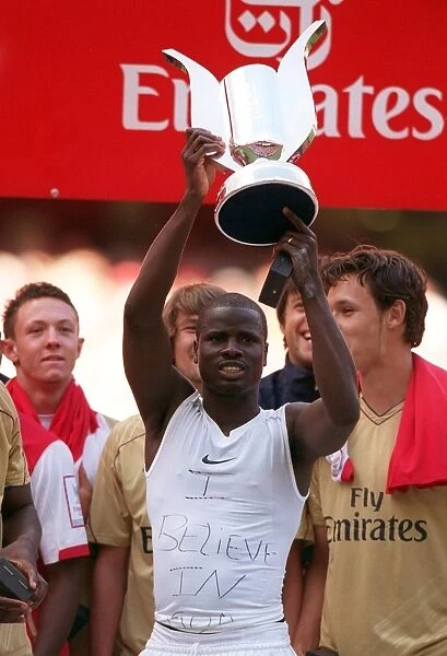 Emmanuel Eboue (Arsenal) with the Emirates Cup