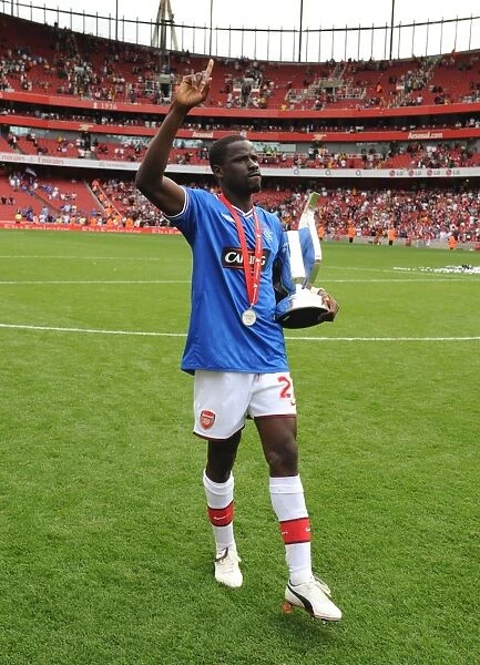 Emmanuel Eboue (Arsenal) with the Emirates Cup Trophy