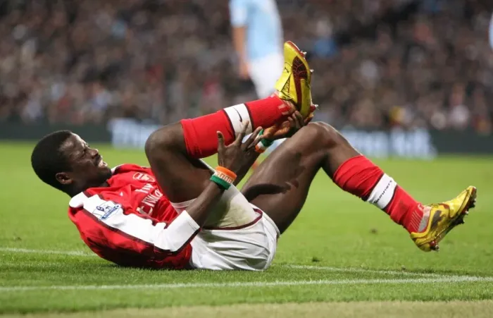 Framed Print : Emmanuel Eboue (Arsenal). Manchester City 3: 0 Arsenal. Carlin Cup 5th Round Framed Print : Emmanuel Eboue (Arsenal). Manchester City 3: 0 Arsenal. Carlin Cup 5th Round