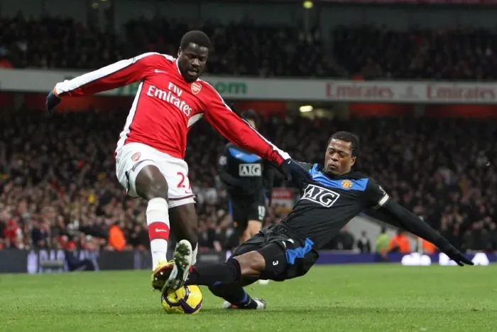 Framed Print : Emmanuel Eboue (Arsenal) Patrice Evra (Man Utd). Arsenal 1: 3 Manchester United