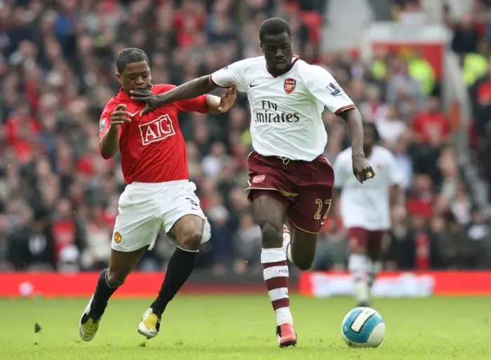 Framed Print : Emmanuel Eboue (Arsenal) Patrice Evra (Manchester United)
