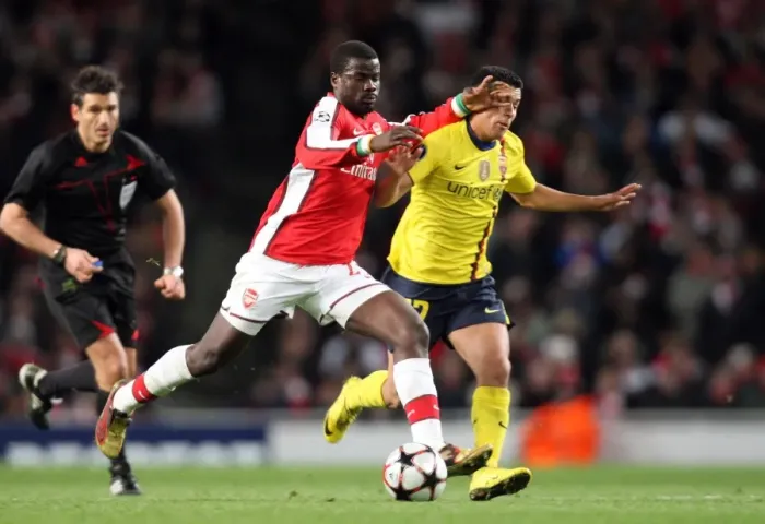 Framed Print : Emmanuel Eboue (Arsenal) Pedro Rodriguez (Barcelona). Arsenal 2: 2 Barcelona Framed Print : Emmanuel Eboue (Arsenal) Pedro Rodriguez (Barcelona). Arsenal 2: 2 Barcelona