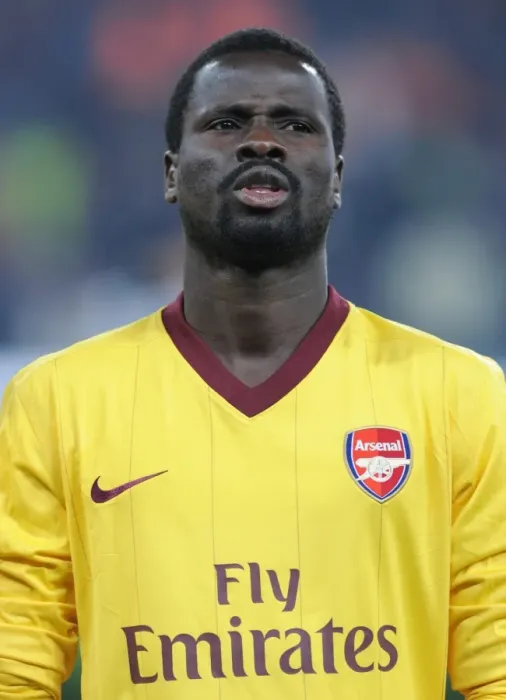 Framed Print : Emmanuel Eboue (Arsenal. Shakhtar Donetsk 2: 1 Arsenal, UEFA Champiojns League