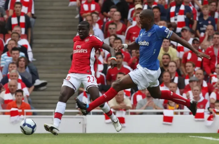 Framed Print : Emmanuel Eboue (Arsenal) Sylvain Distin (Portsmouth)