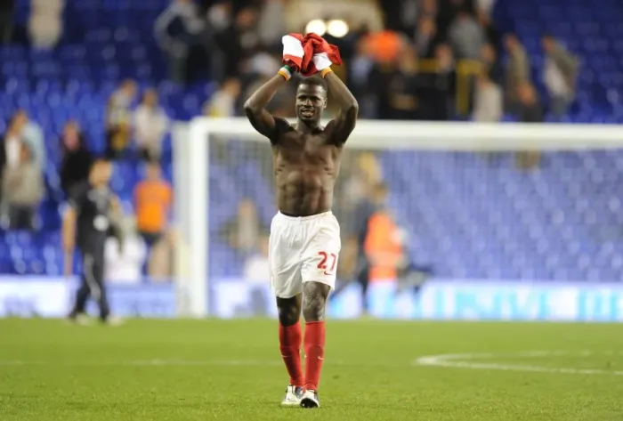 Framed Print : Emmanuel Eboue (Arsenal). Tottenham Hotspur 1: 4 Arsenal (aet). Carling Cup 3rd Round
