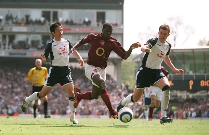 Framed Print : Emmanuel Eboue (Arsenal) Young-Pyo Lee and Michael Carrick (Tottenham) Framed Print : Emmanuel Eboue (Arsenal) Young-Pyo Lee and Michael Carrick (Tottenham)
