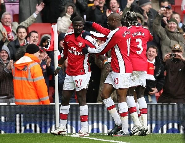 Emmanuel Eboue celebrates scoring the 3rd Arsenal goal