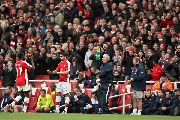Emmanuel Eboue is replaced by sub Denilson (Arsenal). Arsenal 2: 0 Sunderland