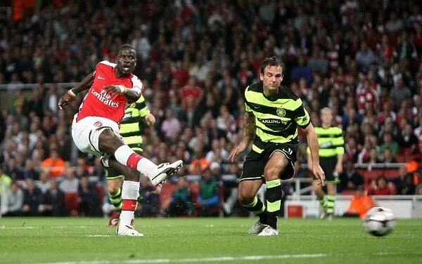 Emmanuel Eboue scores Arsenals 2nd goal under pressure