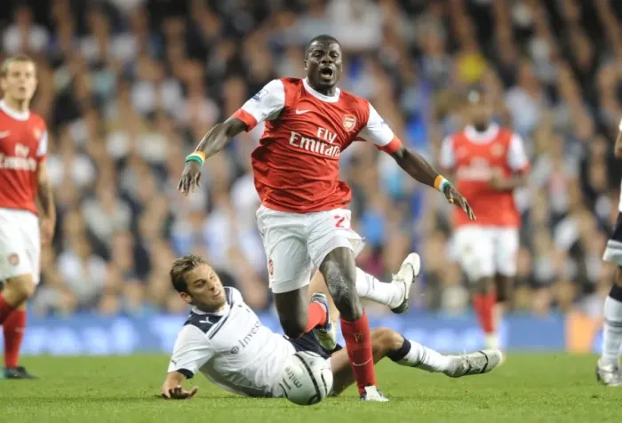 Framed Print : Emmanuel Eboue's Brilliant Performance: Arsenal Crushes Tottenham 4-1 in Carling Cup (AET)