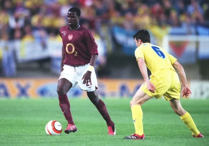 Framed Print : Emmanuel Ebour (Arsenal) Josico (Villarreal). Villarreal 0: 0 Arsenal