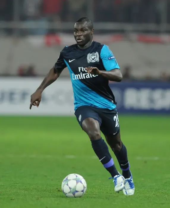 Framed Print : Emmanuel Frimpong in Action: Olympiacos vs. Arsenal, UEFA Champions League 2011-12