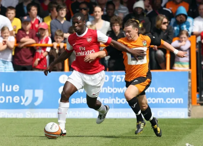 Framed Print : Emmanuel Frimpong (Arsenal) Danny Kelly (Barnet). Barnet 0: 4 Arsenal. Pre Season Friendly Framed Print : Emmanuel Frimpong (Arsenal) Danny Kelly (Barnet). Barnet 0: 4 Arsenal. Pre Season Friendly