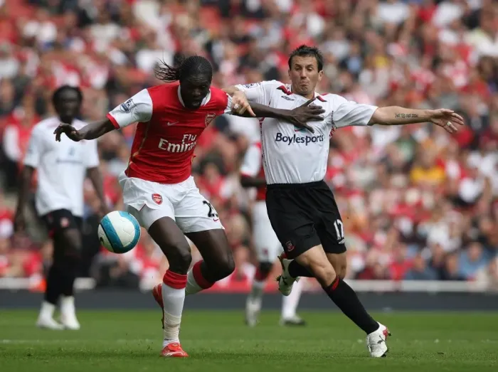 Framed Print : Emmauel Adebayor (Arsenal) Liam Miller (Sunderland) Framed Print : Emmauel Adebayor (Arsenal) Liam Miller (Sunderland)