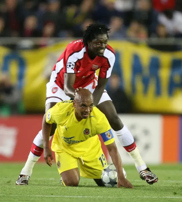 Framed Print : Emmauel Adebayor (Arsenal) Marcos Senna (Villarreal) Framed Print : Emmauel Adebayor (Arsenal) Marcos Senna (Villarreal)