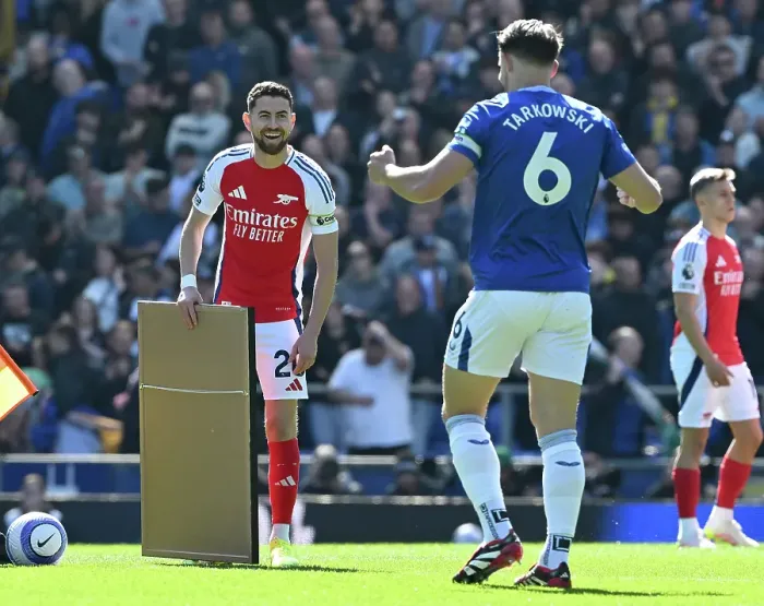 Framed Print : Everton FC v Arsenal FC - Premier League Framed Print : Everton FC v Arsenal FC - Premier League