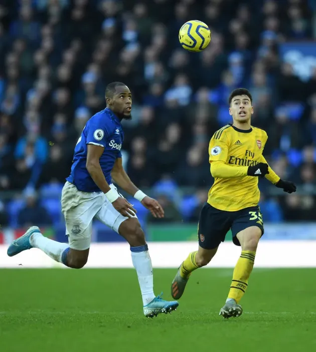 Framed Print : Everton vs Arsenal: Martinelli vs Sidibe Battle in Premier League Clash