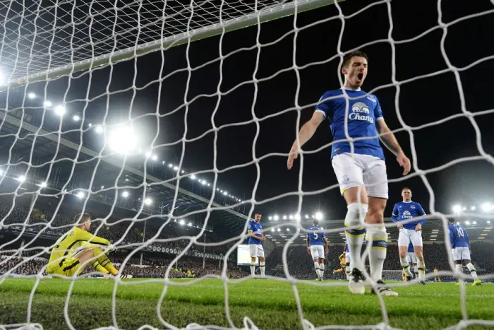 Framed Print : Everton's Disappointment: Arsenal Celebrate at Goodison Park