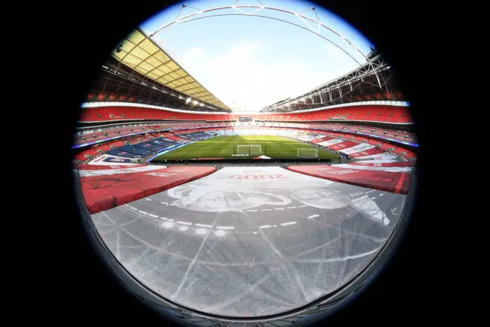Framed Print : FA Cup Semi-Final Showdown: Arsenal vs Manchester City at Wembley Stadium