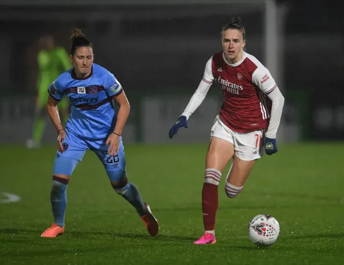 Framed Print : FA WSL 2021: A Battle of Stars - Vivianne Miedema vs. Laura Vetterlein at Empty Meadow Park Framed Print : FA WSL 2021: A Battle of Stars - Vivianne Miedema vs. Laura Vetterlein at Empty Meadow Park