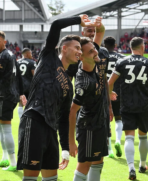 Fabio Vieira and Gabriel Martinelli Celebrate Arsenal's 3rd Goal vs Brentford (2022-23)