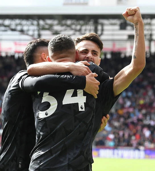 Fabio Vieira and Granit Xhaka Celebrate Arsenal's Third Goal vs Brentford (2022-23)