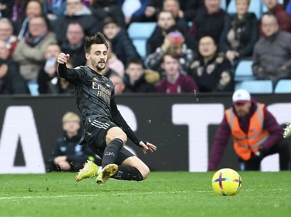 Fabio Vieira Sets Up Martinelli's Goal: Arsenal Crush Aston Villa 4-0 in Premier League