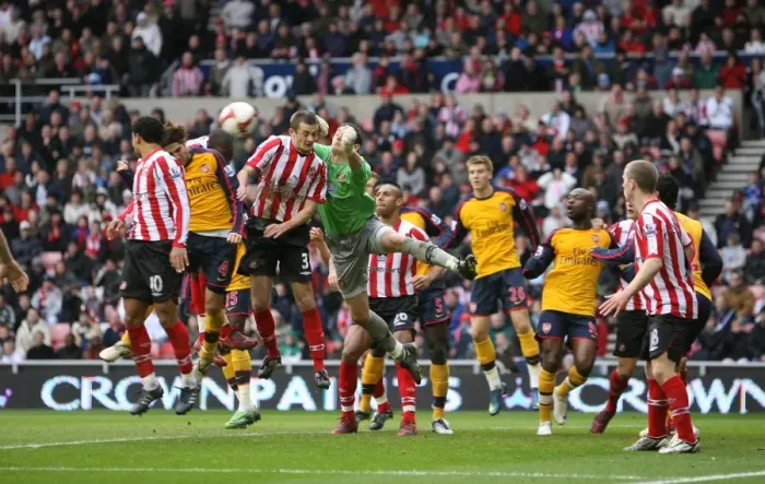 Framed Print : Fabregas Strikes Past Gordon: 1-1 Arsenal at Sunderland, 2008
