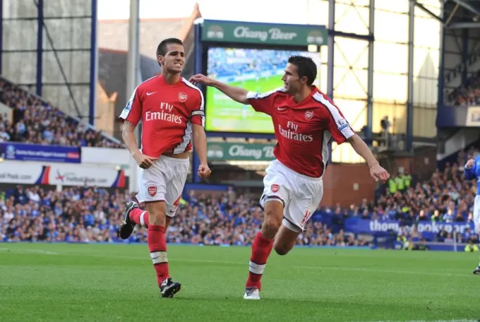 Framed Print : Fabregas and van Persie: Unstoppable Duo - Arsenal's 4-Goal Blitz at Everton, 2009 Framed Print : Fabregas and van Persie: Unstoppable Duo - Arsenal's 4-Goal Blitz at Everton, 2009